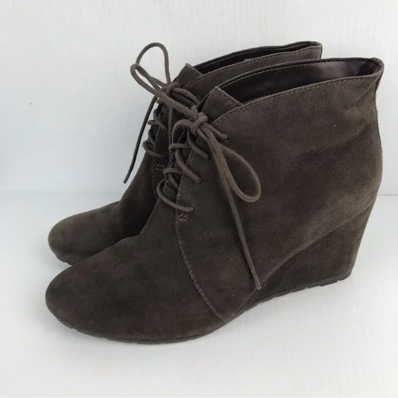 Clarks Rosepoint Dew Suede Booties Size 9.5M - Picture 3 of 7